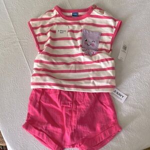 Old Navy 2 piece short set size 12-18 mo. Girls